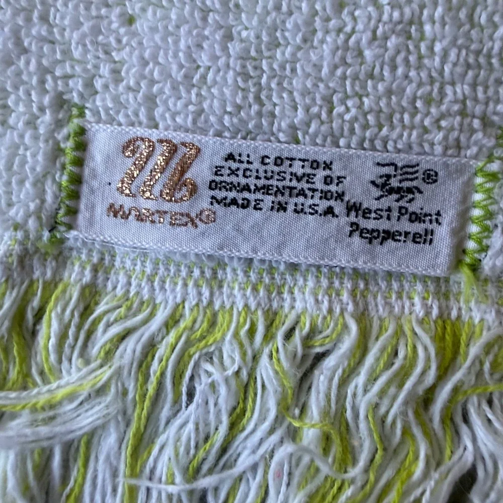 Vtg Martex Lime Green White Daisy Reversible Floral Towel Fringed Cotton USA